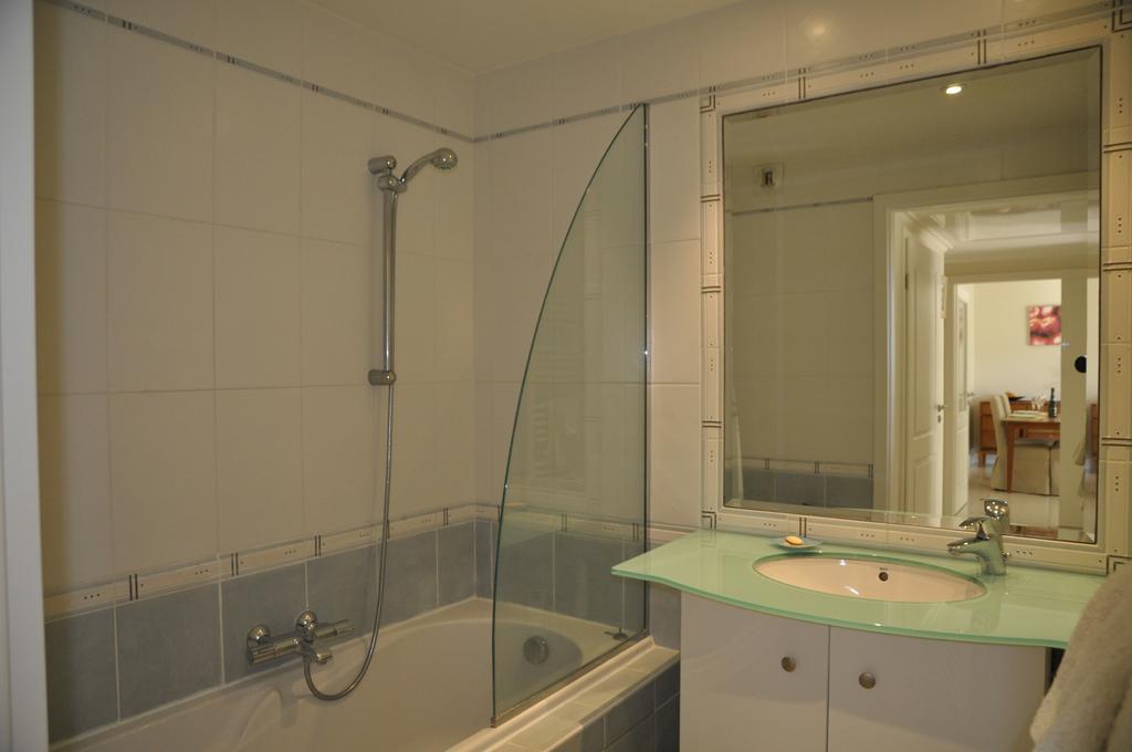Stunning 2 Bed, 2 Bath Apt On The Cannes Sea Front Has Swimming Pool And Is A Secure Modern Building 464 Exteriér fotografie