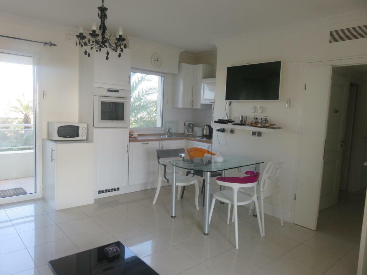Stunning 2 Bed, 2 Bath Apt On The Cannes Sea Front Has Swimming Pool And Is A Secure Modern Building 464 Exteriér fotografie